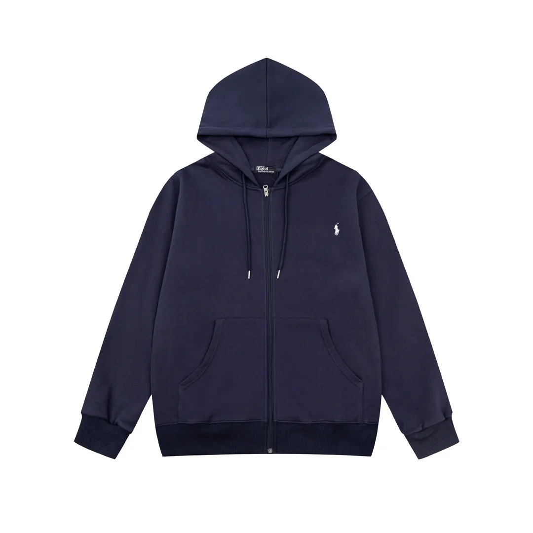 P240 Style No.: Y055 Ralph Lauren/Ralph Lauren pony embroidered zipper cardigan hooded sweatshirt. A one-of-a-kind sweatshirt for autumn and winter is here. You can wear it casually no matter how you wear it! ! This hooded sweatshirt is decorated with the simple style that represents Ralph Lauren and is paired with a pony embroidery pattern, which is three-dimensional and full! The solid color fabric paired with exquisite embroidery instantly sets it off! Hooded sports design, loose and casual fit! The overall texture is very strong! Through the pictures, we can feel the thickness and texture of custom-woven and dyed threads. The workmanship is exquisite. They are shipped from major foreign trade factories. They are all made by masters with many years of experience. Everything is of high standards and requirements! Simple and versatile model ~ Made of imported pique cotton fabric, which is super delicate and soft, close to the body without being tied. All fabrics and accessories are original custom-made and of high quality! Perfectly reflects the brand’s sense of superiority! Standard cut, comfortable stretch, unrestricted movement! Highly practical, high-end and classy! Versatile style ~ can be paired with jeans or jogging pants. Ideal for transitioning from your morning commute to weekend events! Tag, hanging particles, washed, packaging bag, full set of accessories, very good-looking, super exquisite workmanship, size: S-XL, color: navy, black, gray